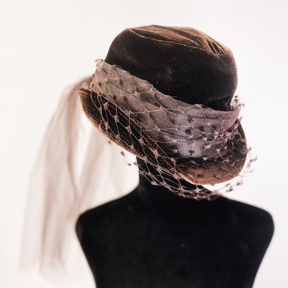 Lord & Taylor Accessories - Lord & Taylor Victorian VTG 1940s Steampunk Style Velvet Lace Net Riding Top Hat